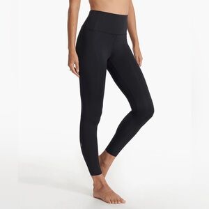 Vuori Evolve Leggings size Medium 24.5” inseam